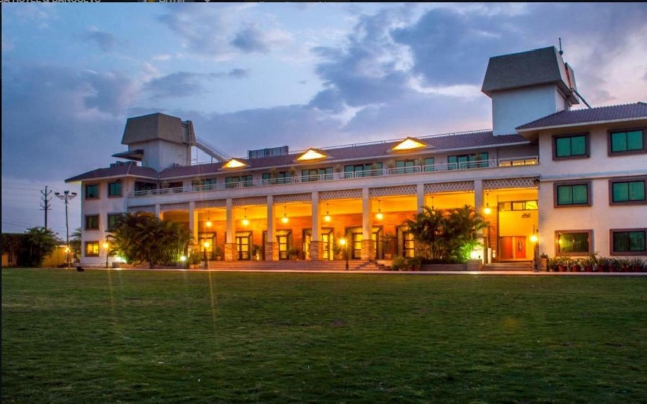 Jalsa Resort Indore Exterior photo